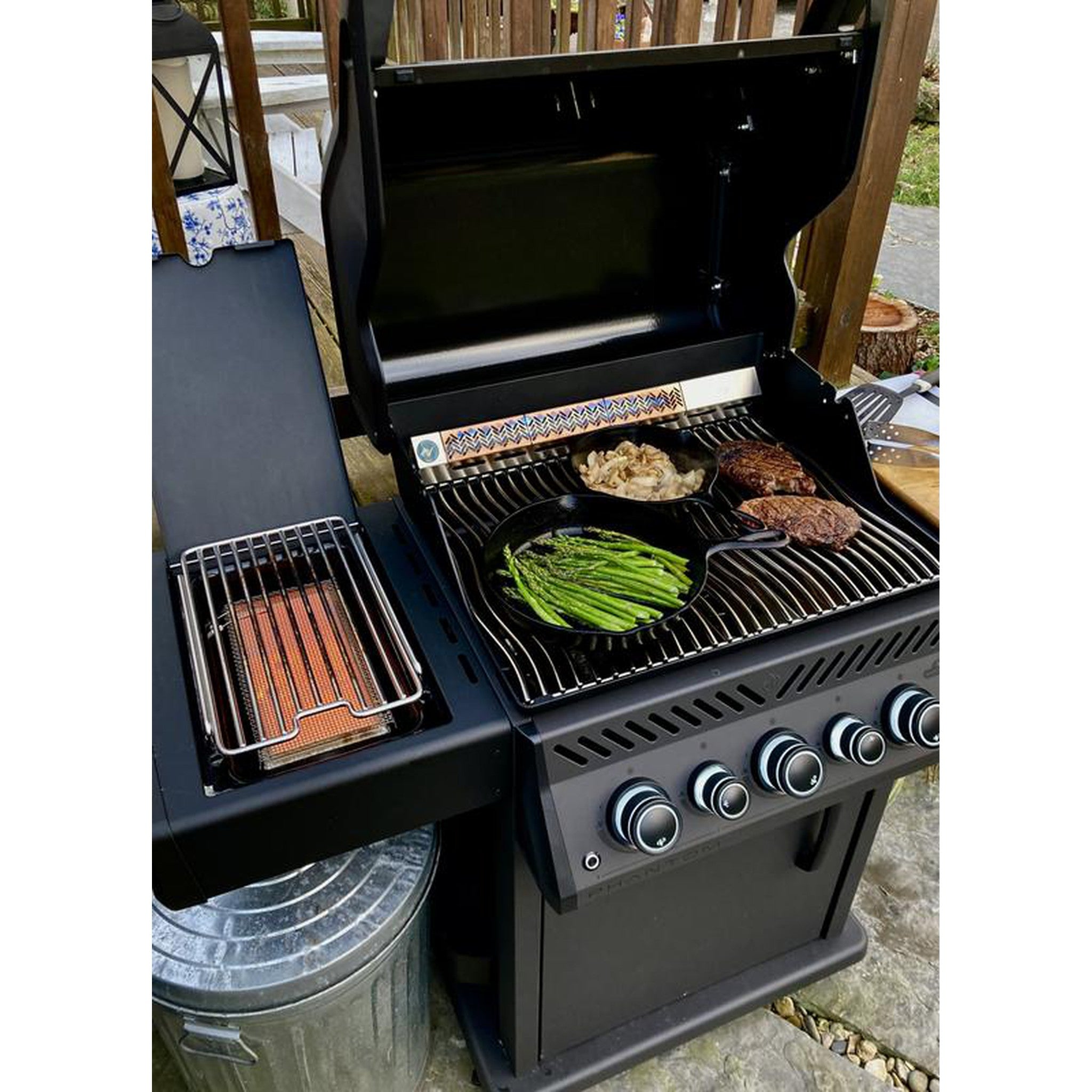 Napoleon Phantom Rogue SE 425 RSIB Freestanding Gas Grill with Infrared Rear & Side Burners - Matte Black