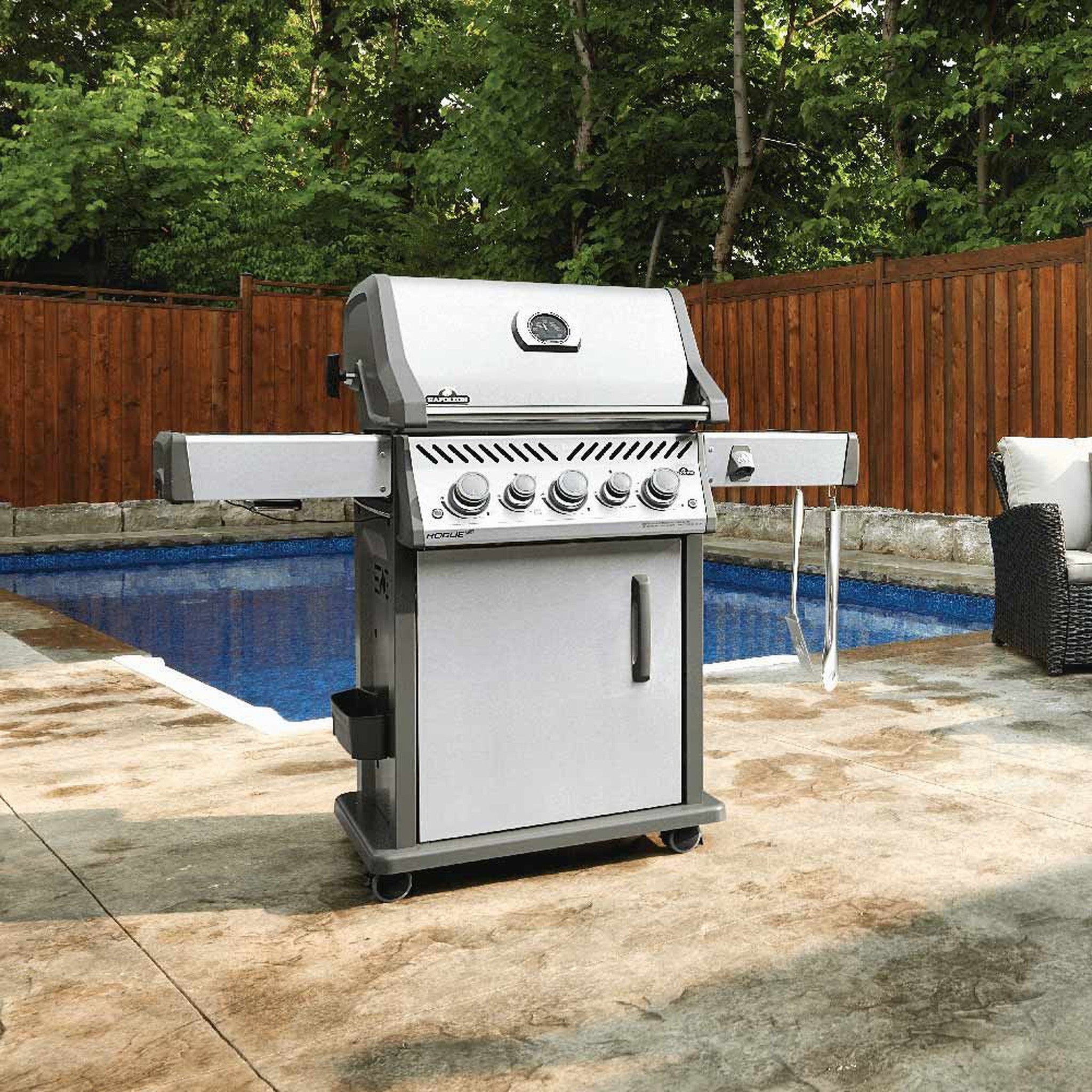 Napoleon Rogue®SE 425 RSIB Stainless Steel with Infrared Side and Rear Burners