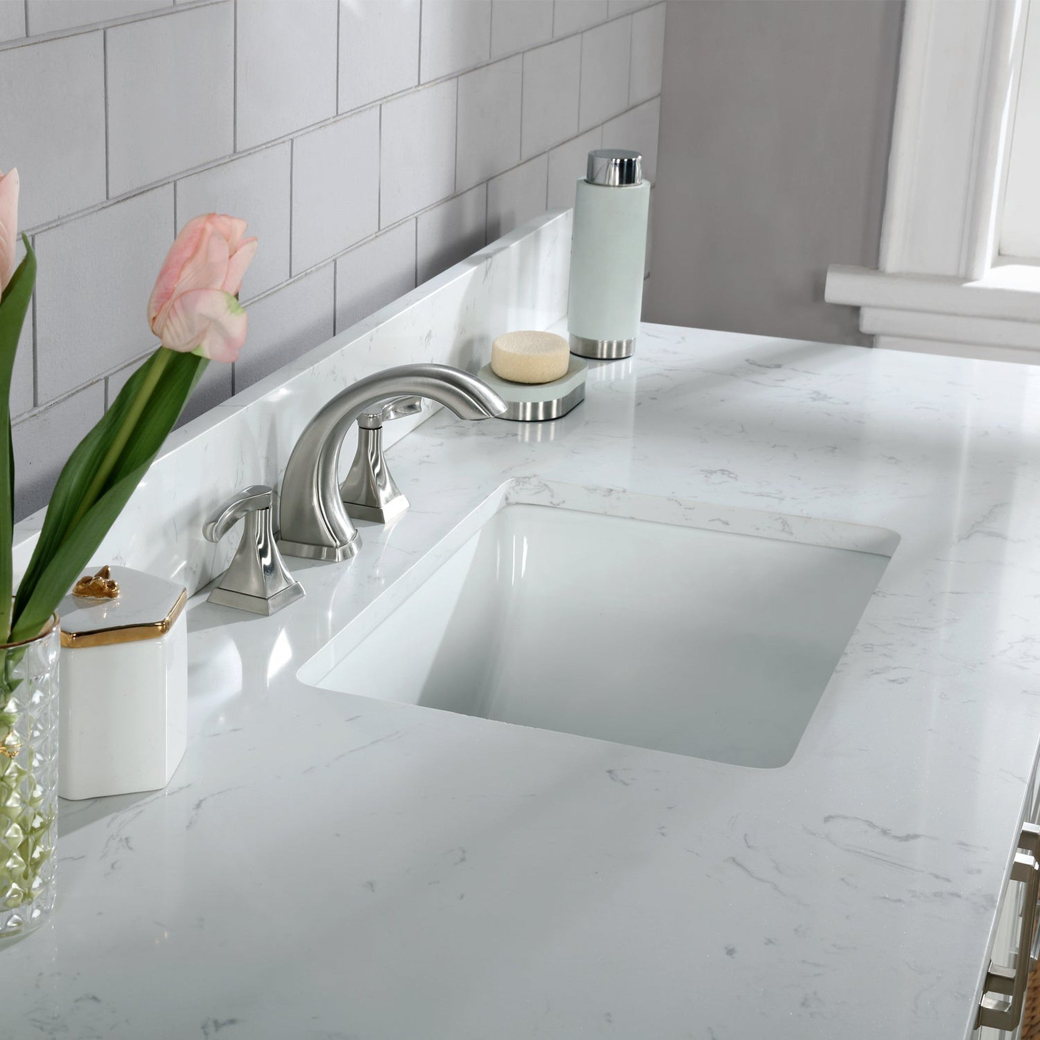 Isla 60" Single Bathroom Vanity Set in White and Carrara White Marble Countertop with Mirror